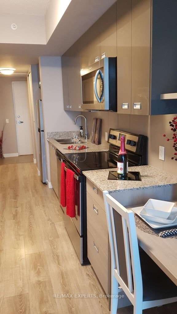 home for lease on 618-250 Albert Street