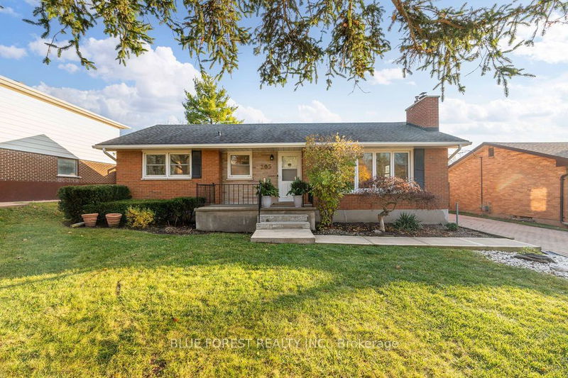 home for sale on 305 Panorama Crescent