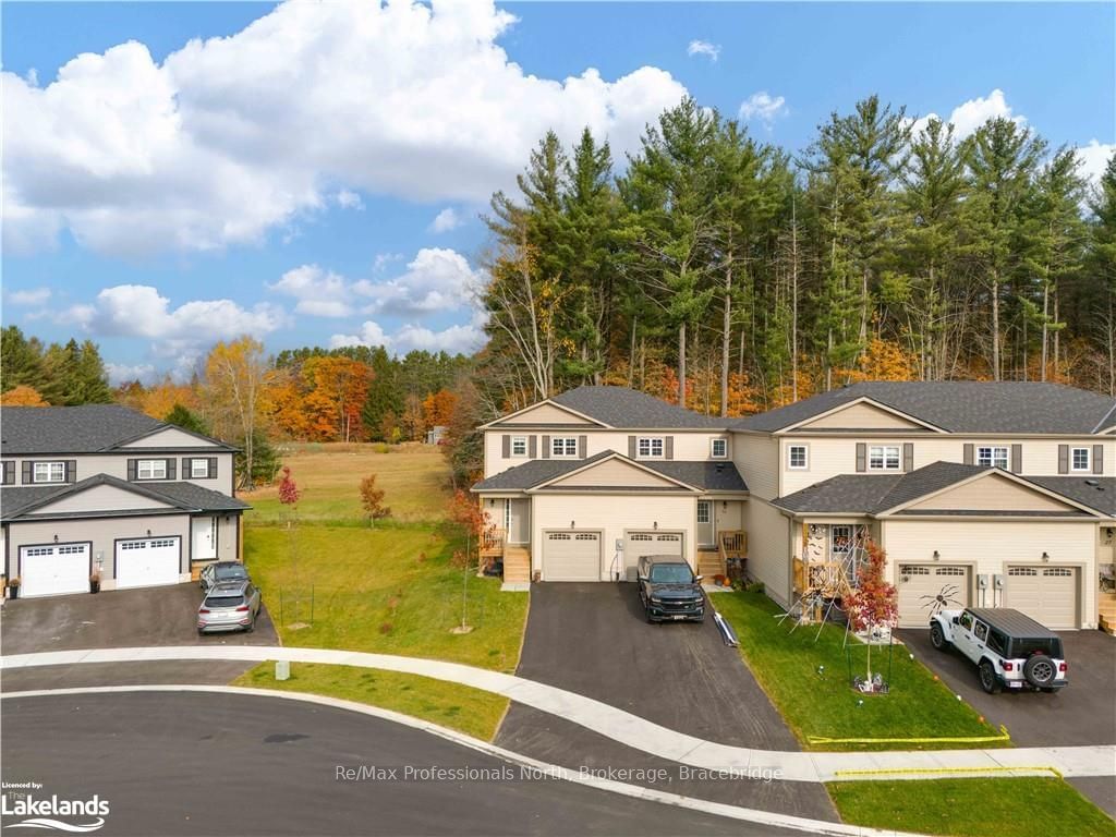 Townhouse for sale at 33 NICOLE PARK COURT, Bracebridge, Macaulay, P1L 1W9 - MLS: X10436933