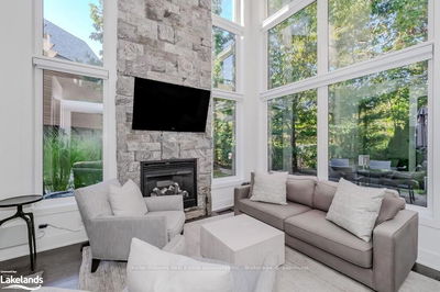 48 CARRICK Tr, Gravenhurst - Muskoka (S) image-0-2