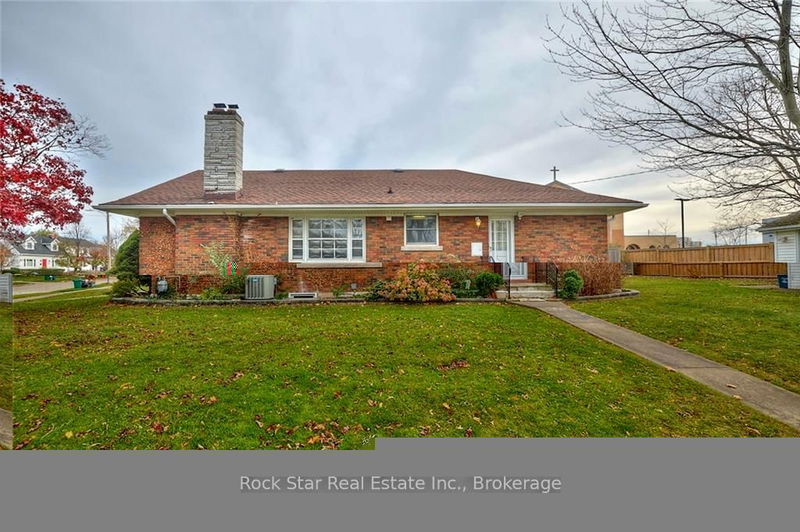 home for lease on 2 WOODGATE Avenue