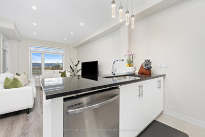 Unit 52 — 590 North Service Road — more photos
