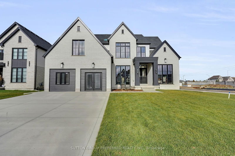 home for sale on 1954 BUROAK Crescent