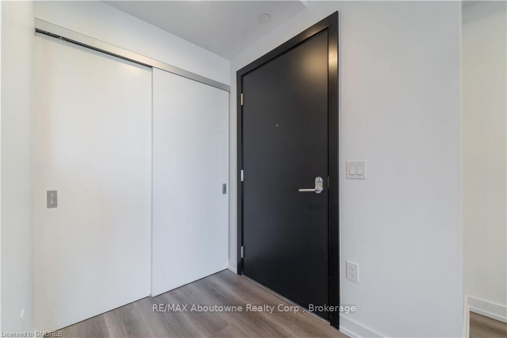 5 WELLINGTON Street S, Unit 1407 - Photo 3