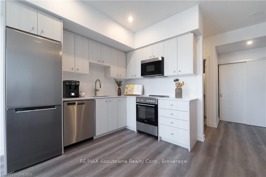 5 WELLINGTON Street S, Unit 1407 - Photo 5