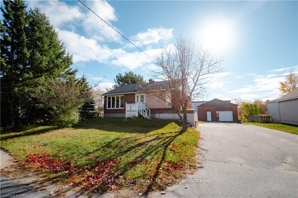 Detached House sold at 943 METCALFE Street, North Bay, Central, P1B 2R1 - MLS: X10708284