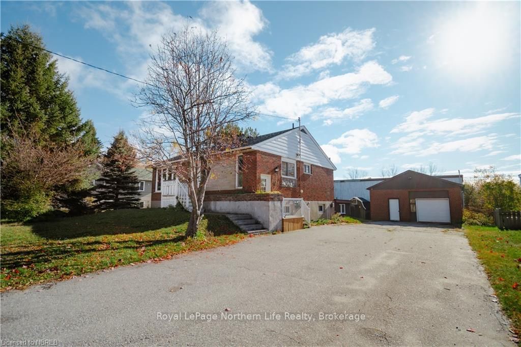 Detached House sold at 943 METCALFE Street, North Bay, Central, P1B 2R1 - MLS: X10708284