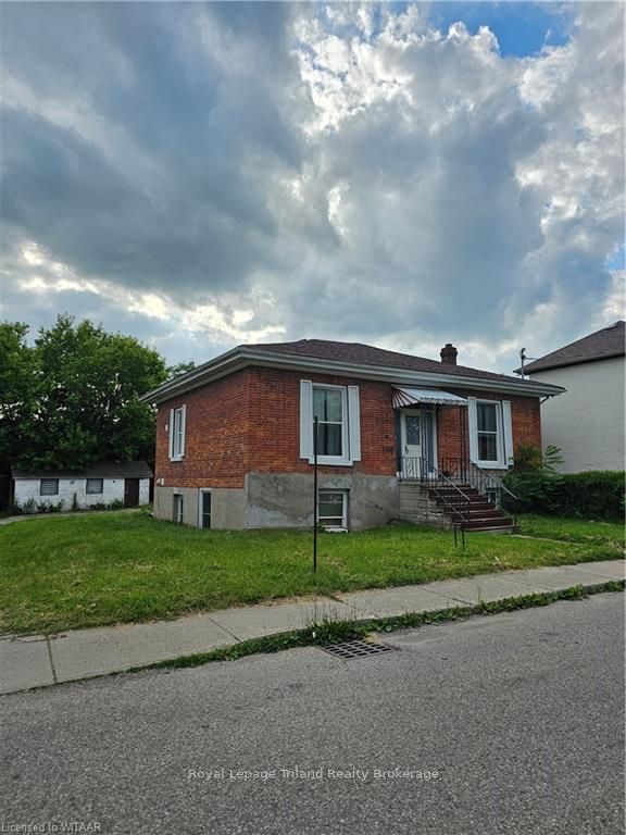 Detached House for sale at 18 CHAPEL Street, Woodstock, Woodstock - South, N4S 3R1 - MLS: X10744456