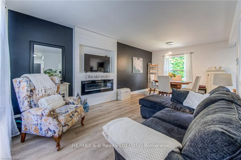 442 GLASTONBURY Dr, Stratford, N5A 7G9 | Image 2