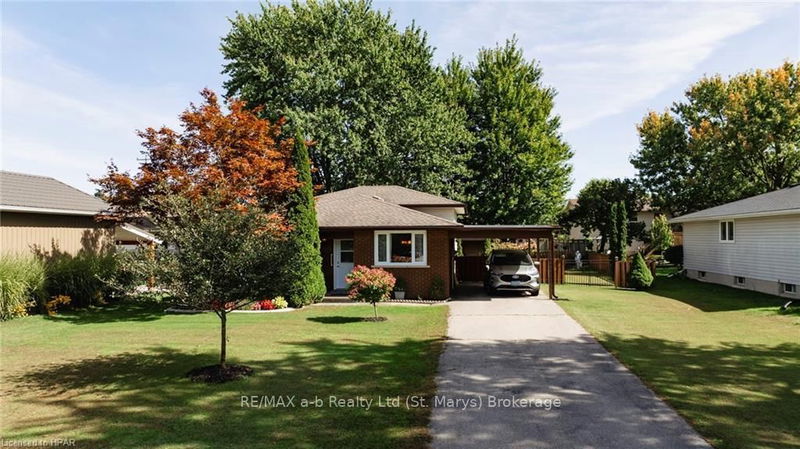 home for sale on 205 SPENCE CR Crescent