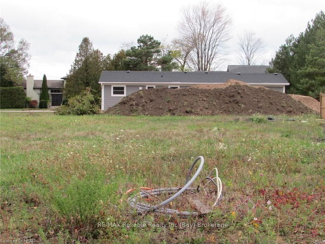 28 THIMBLEWEED Drive