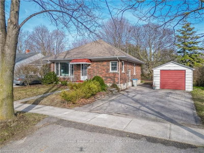 Detached House sold at 207 CAMERON Street, Goderich, Ontario, N7A 3K9 - Goderich (Town) - MLS: X10782633