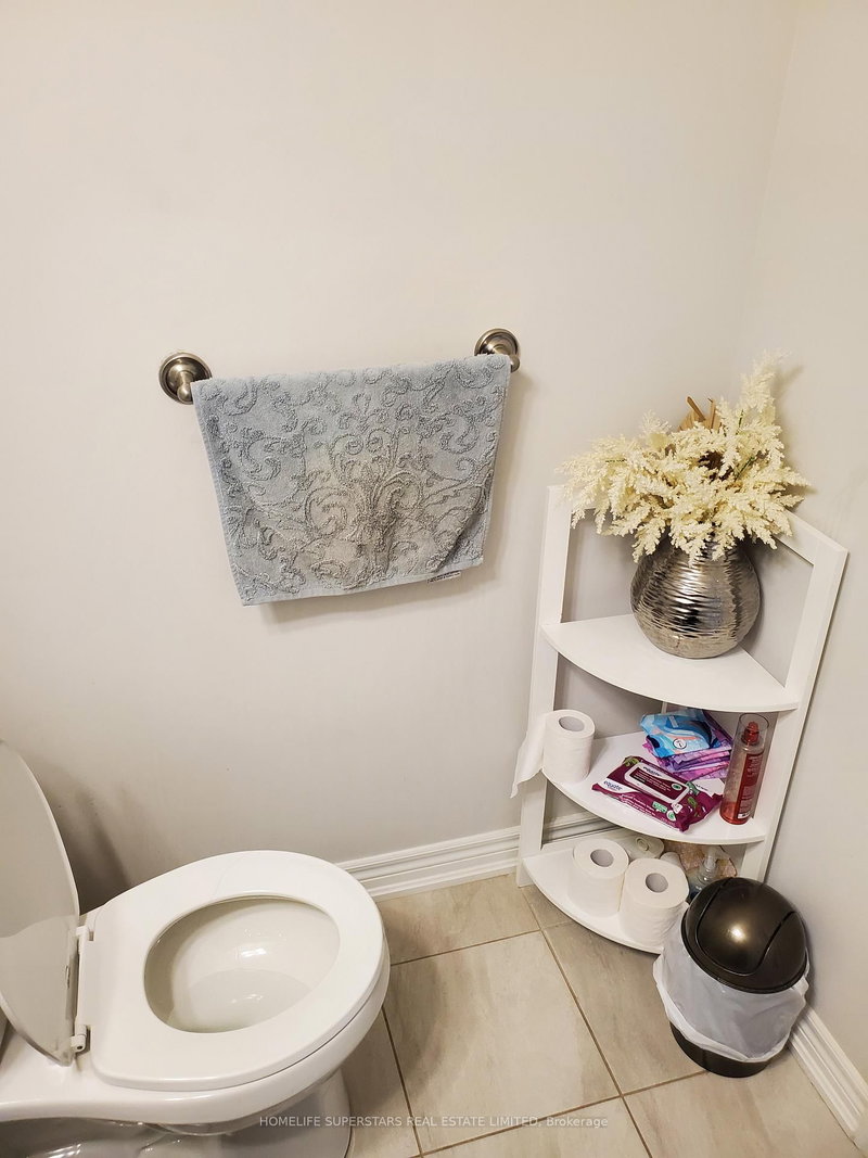 100 Sunflower Pl, Welland, L3C 0H8 | Image 3