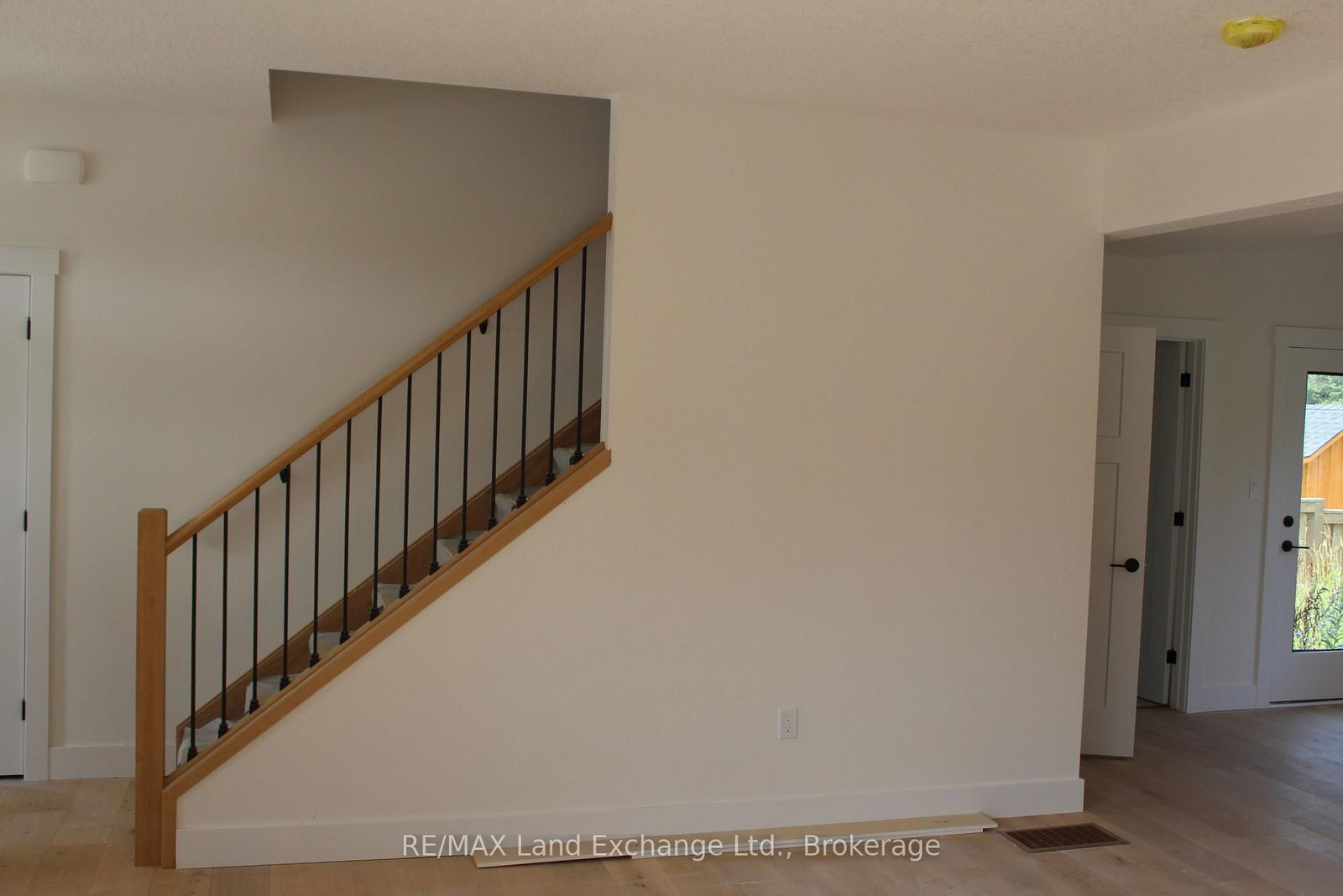766 CAMPBELL Avenue • Kincardine, ON photo 6