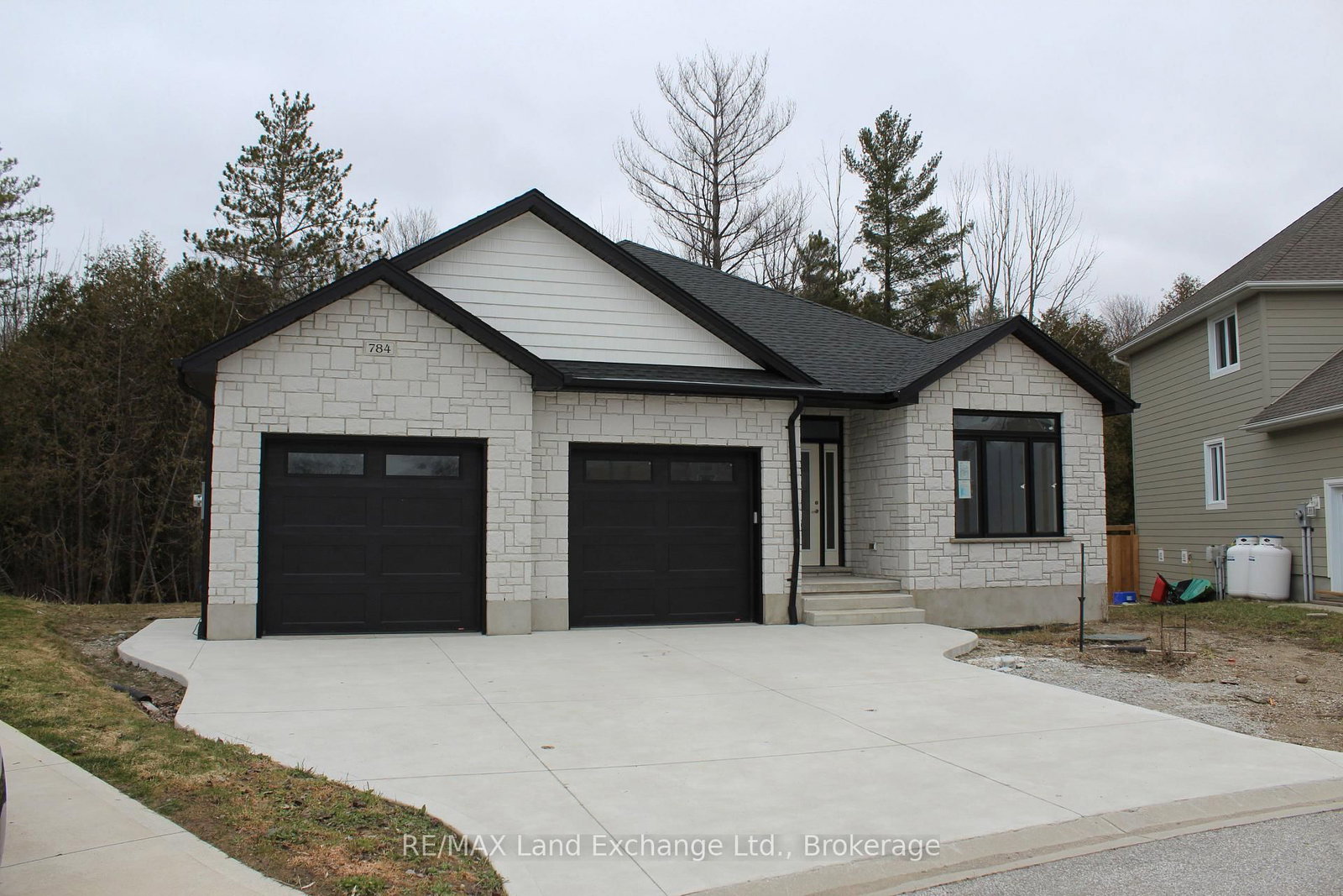 784 CAMPBELL Avenue • Kincardine, ON photo 12