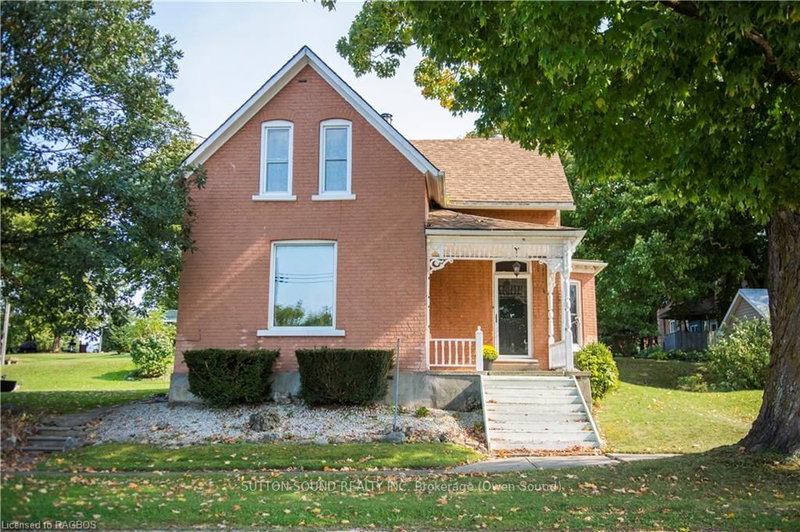8 ELIZABETH Drive