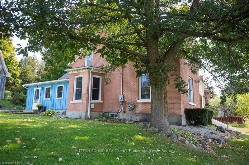 8 ELIZABETH Drive