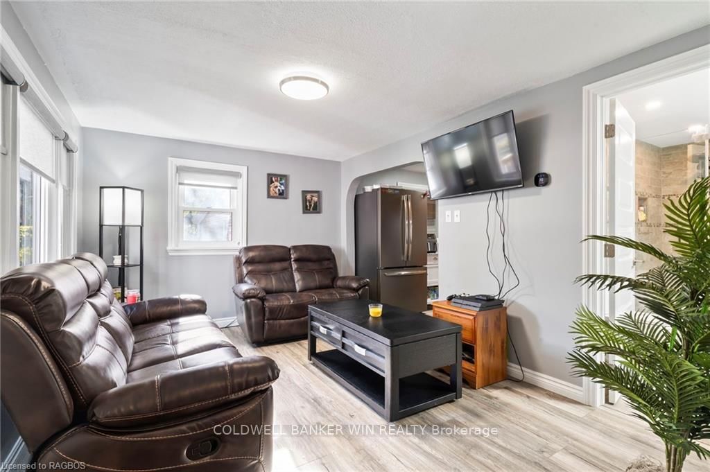 Listing Image 7