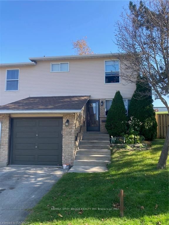 home for sale on 99 LAURIE Crescent