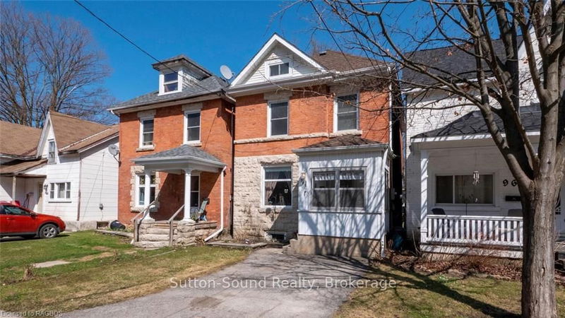 home for sale on 967 4TH Avenue W