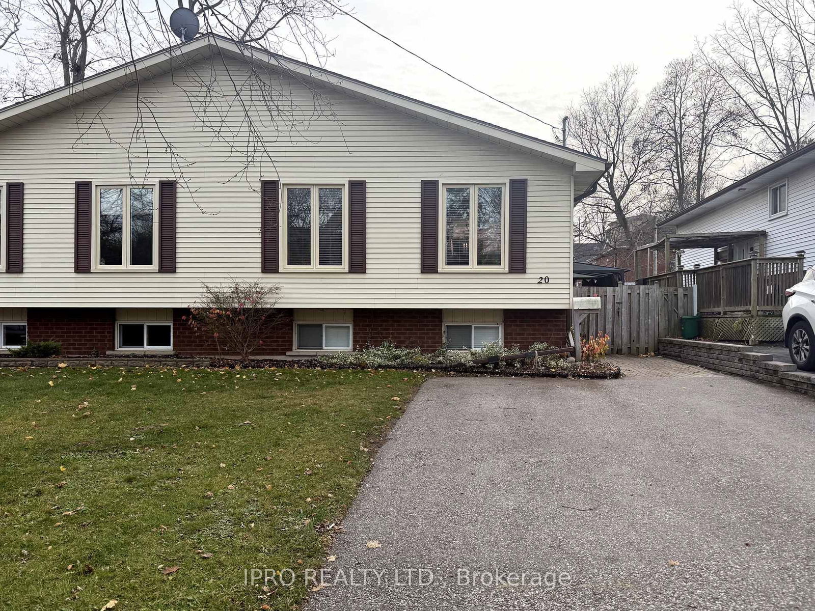 Semi-Detached House leased at 20 Burnley Avenue, Brantford, N3R 1T6 - MLS: X10874723