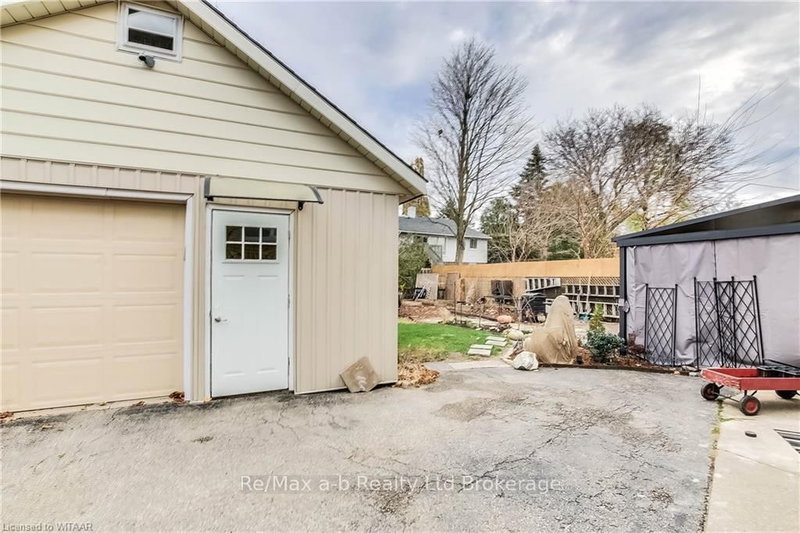 476 Prospect Ave, Kitchener, N2A 1E1 | Image 3