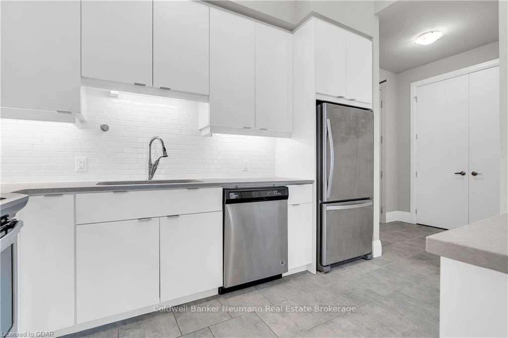 73 ARTHUR Street S, Unit 202 - Photo 6