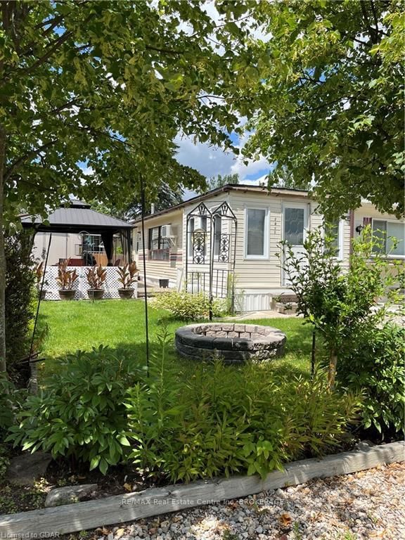 Mobile/Trailer for sale at 2073 FRIENDLY Boulevard, Centre Wellington, Rural Centre Wellington East, N1M 2W5 - MLS: X10878532