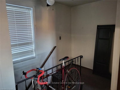 30-32 BEVERLY Street — more photos
