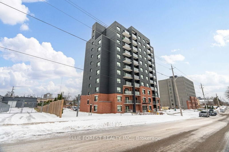 home for lease on 201-25 Centre Street