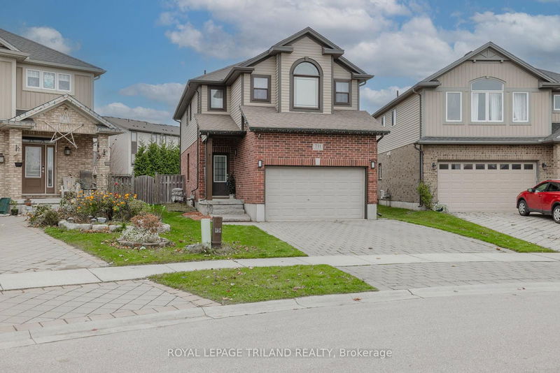 home for sale on 711 Springwood Crescent