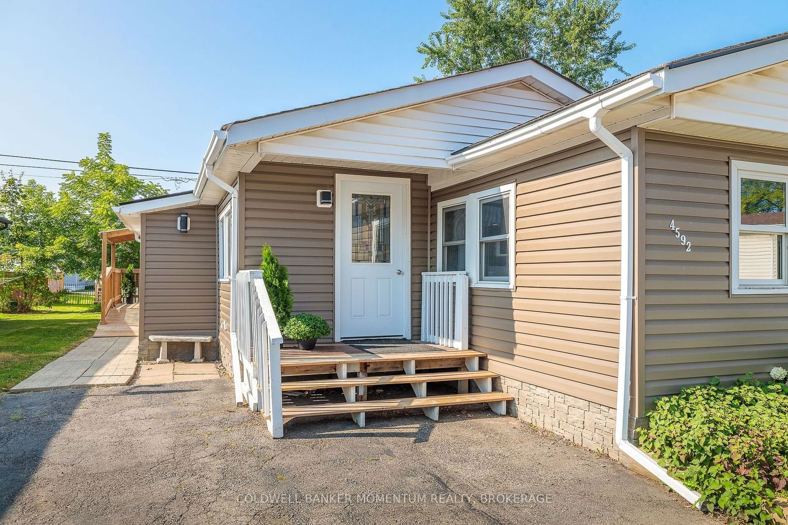 Mobile/Trailer for sale at 4592 Martha Lane, Lincoln, 982 - Beamsville, L3J 0W1 - MLS: X11190029