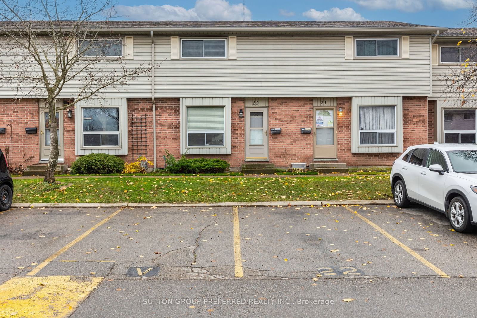 Building in 226 Highview Avenue