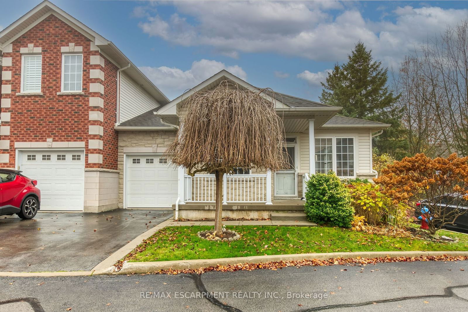 Townhouse for sale at 8-81 Valridge Drive, Hamilton, Ancaster, L9G 5B7 - MLS: X11243931