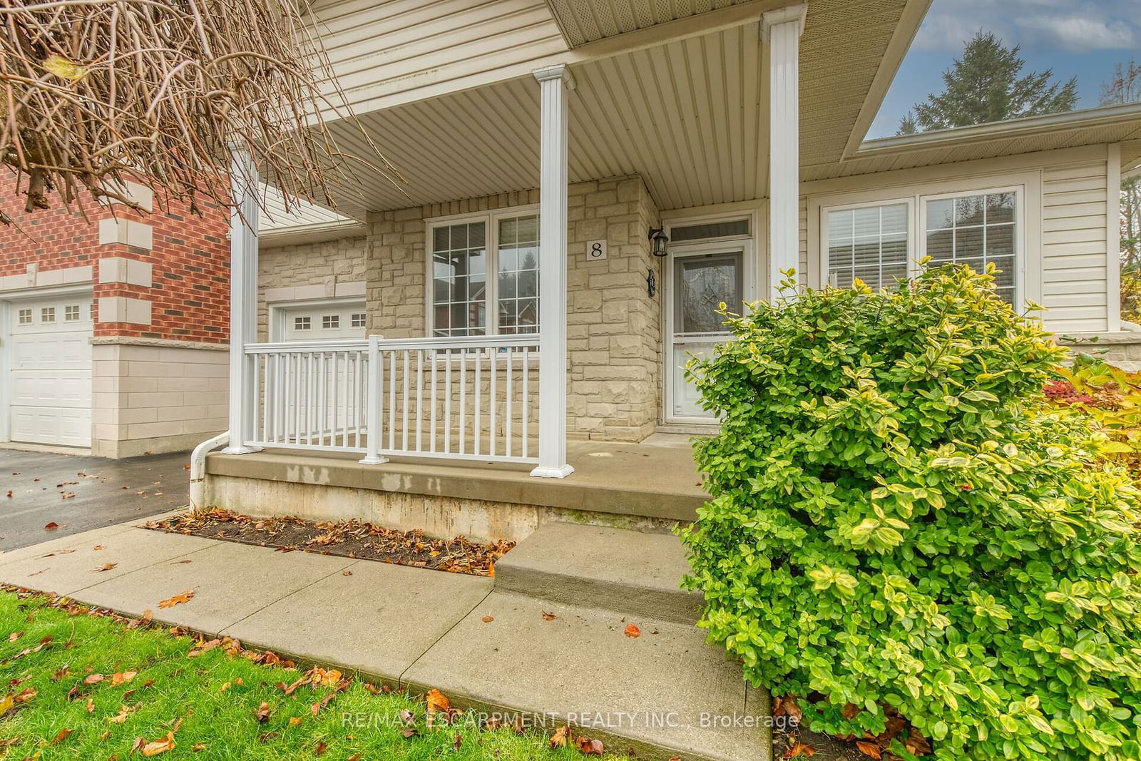 Townhouse for sale at 8-81 Valridge Drive, Hamilton, Ancaster, L9G 5B7 - MLS: X11243931