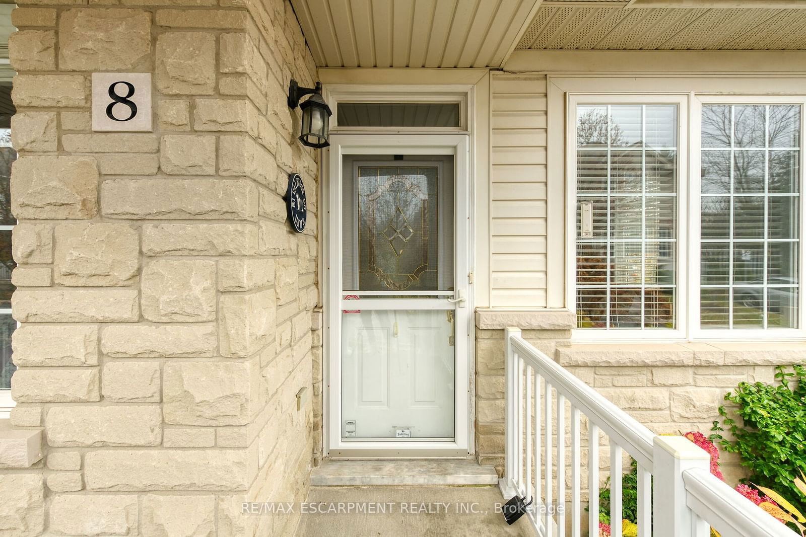 Townhouse for sale at 8-81 Valridge Drive, Hamilton, Ancaster, L9G 5B7 - MLS: X11243931