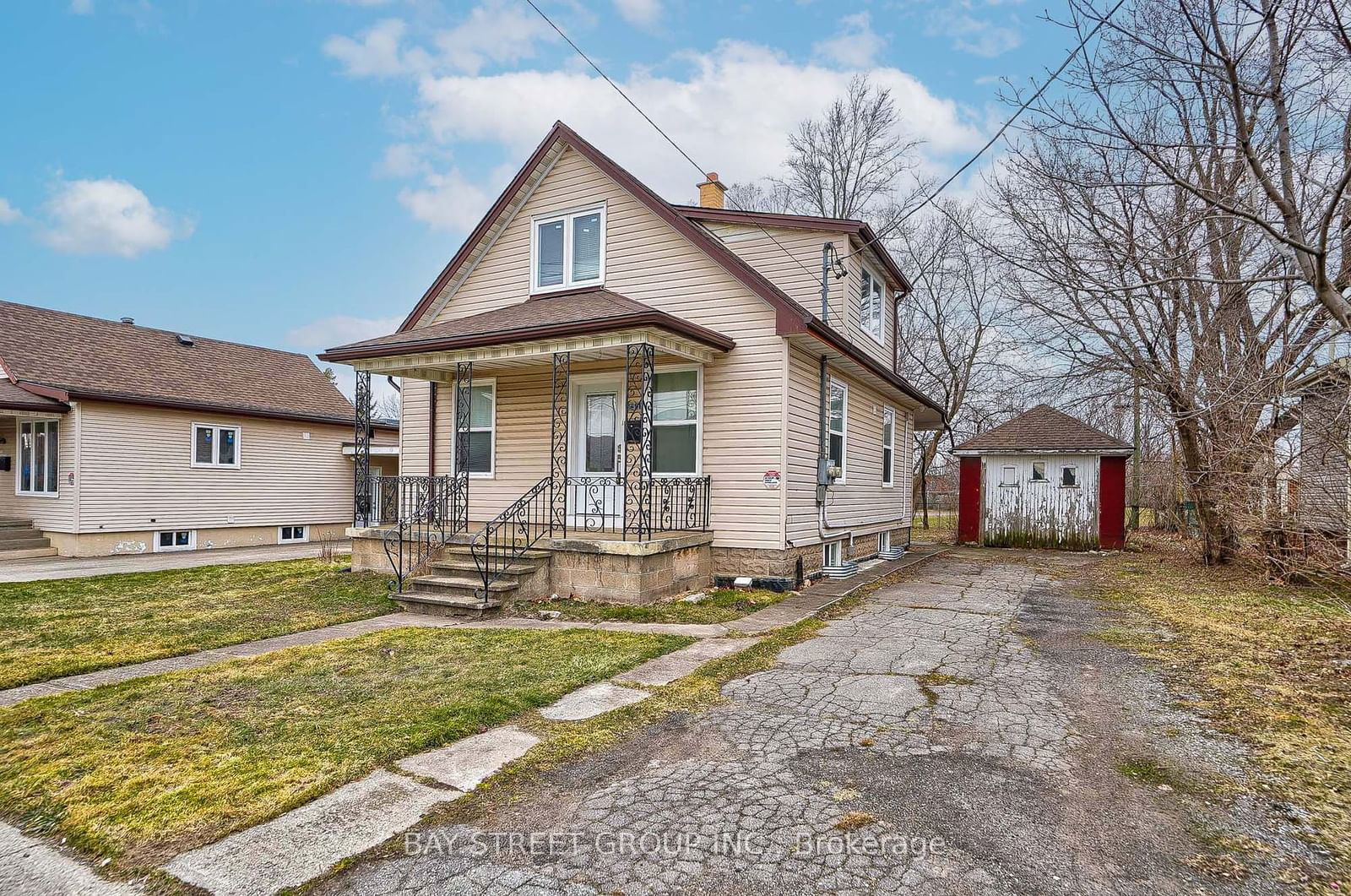 Detached House sold at 5241 Kitchener Street, Niagara Falls, 214 - Clifton Hill, L2G 1B4 - MLS: X11255967