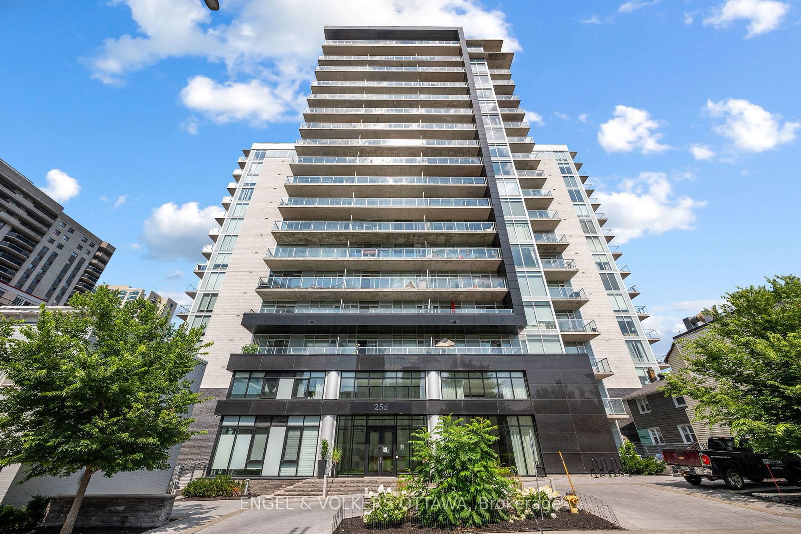 Condo sold at 102-255 BAY Street, Ottawa Centre, 4102 - Ottawa Centre, K1R 0C5 - MLS: X11430339