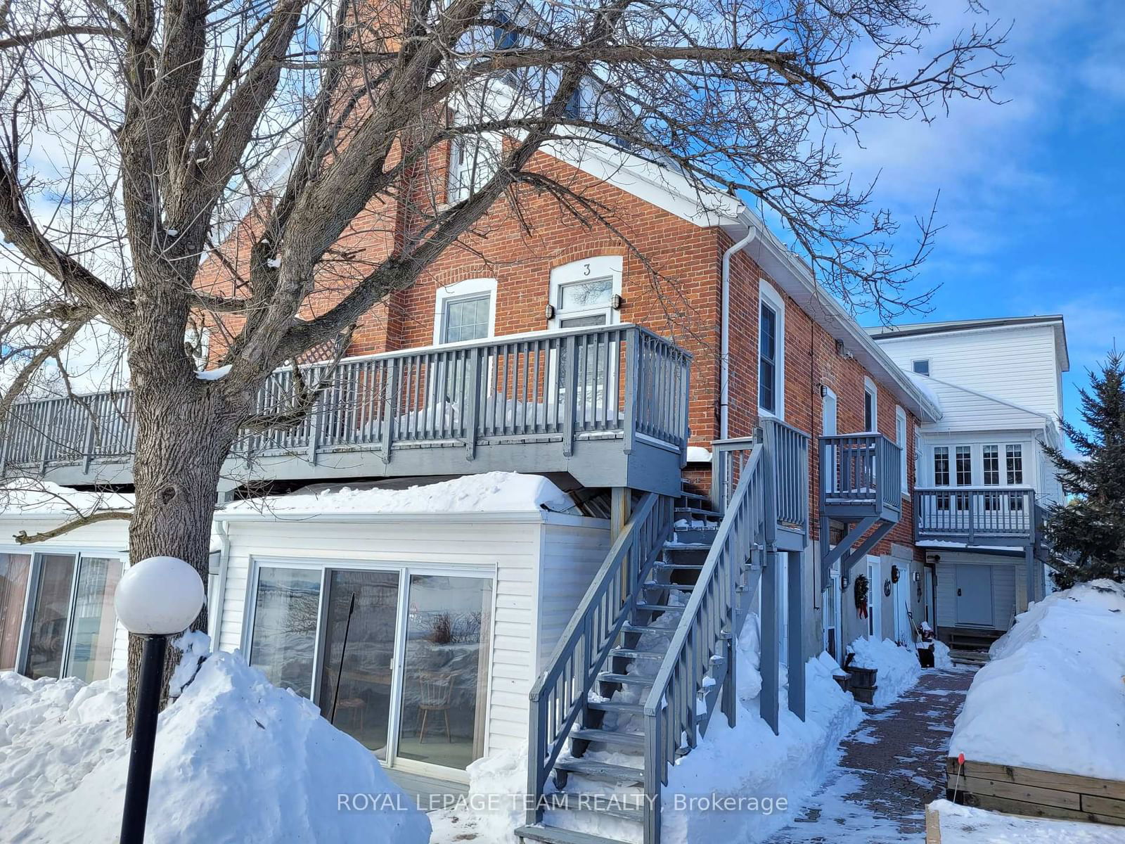 Condo sold at 3-19 Main Street, Westport, K0G 1X0 - MLS: X11436198