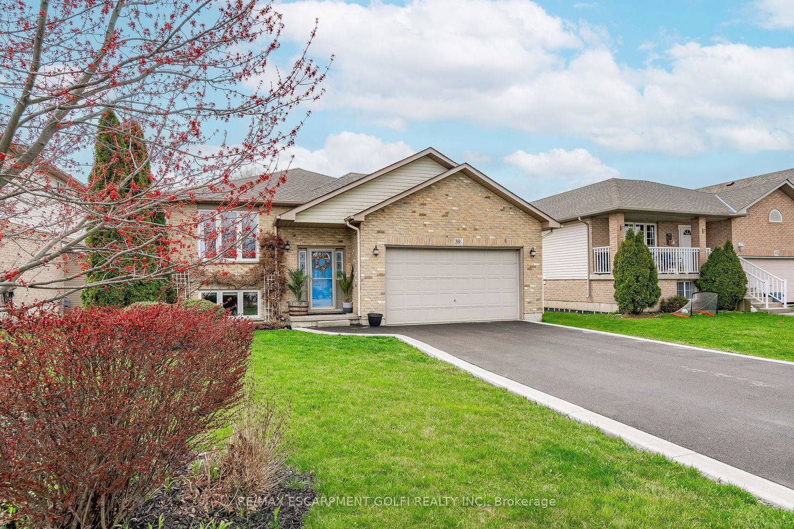 Detached House sold at 39 Spitfire Drive, Hamilton, Mount Hope, L0R 1W0 - MLS: X11438873