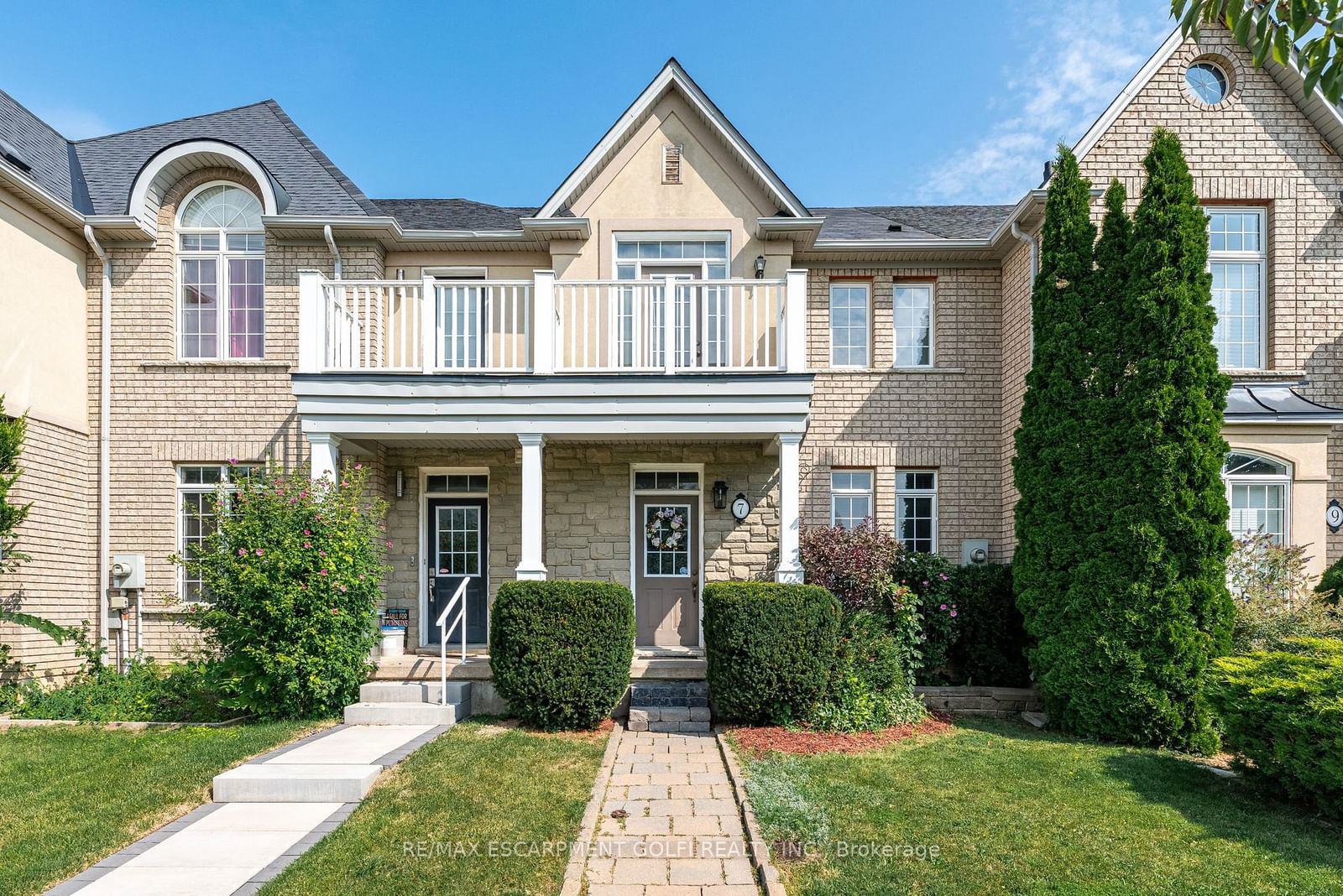 Townhouse sold at 7 Northampton Boulevard, Hamilton, Stoney Creek, L8E 6C5 - MLS: X11439981