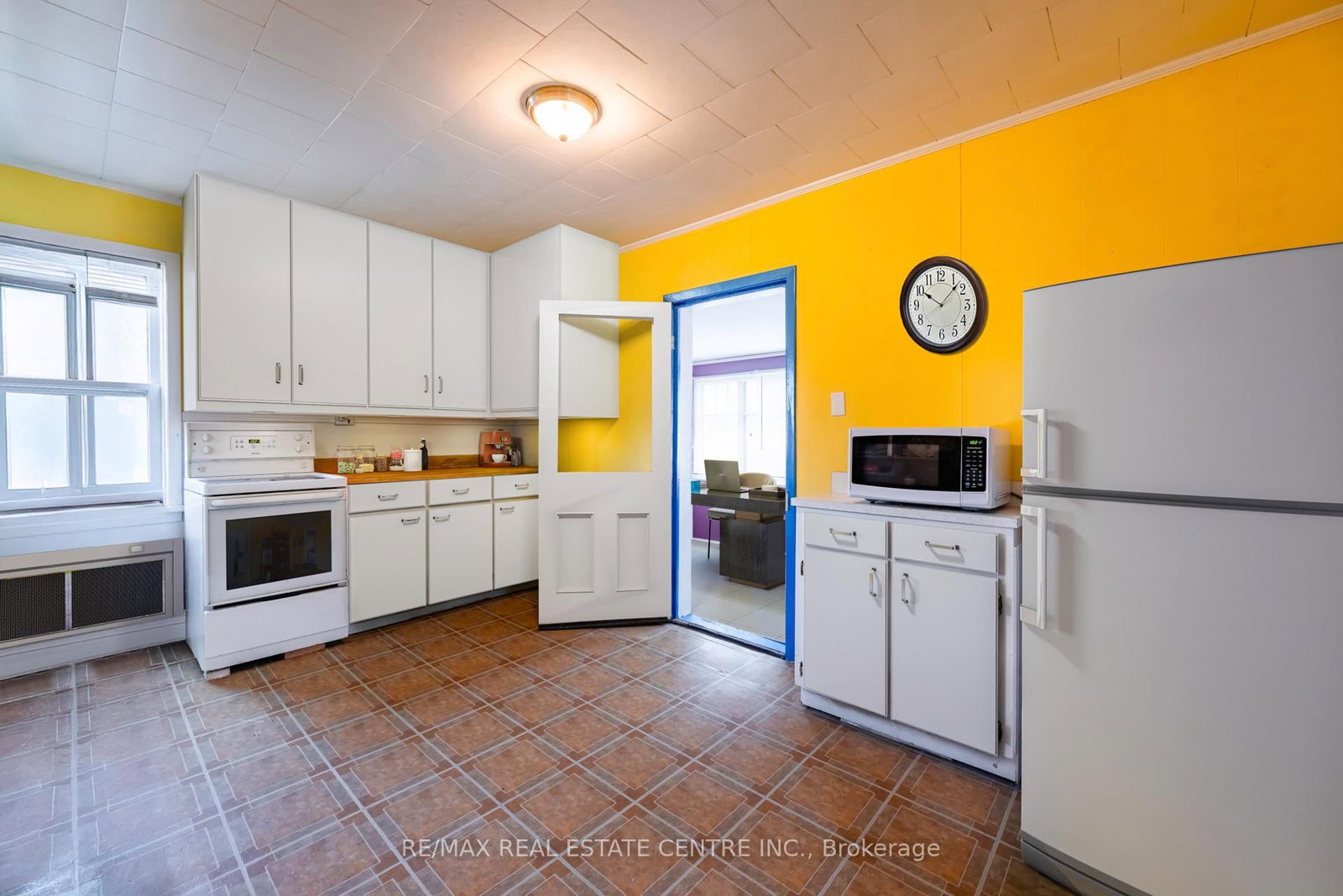 Listing Image 6