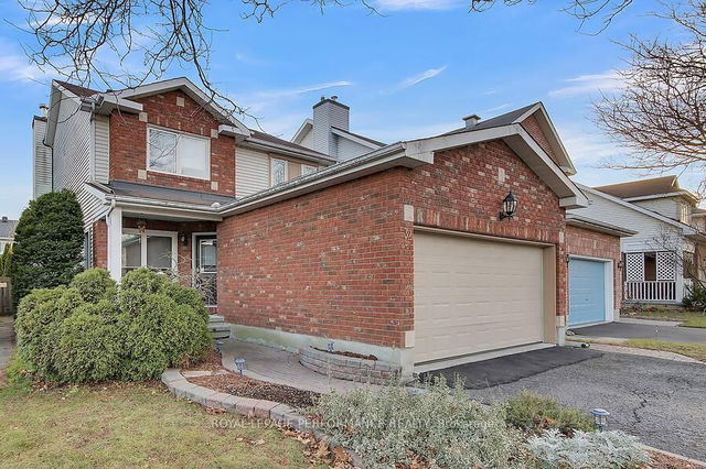 32 Rideaucrest Drive