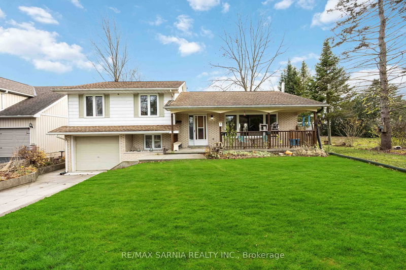 4715 Lakeside St, Plympton-Wyoming - Plympton Wyoming image-0-0