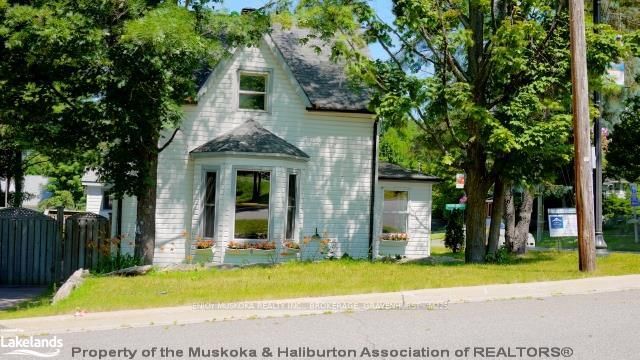 615 BAY St, Gravenhurst, P1P 1G8 | Image 2