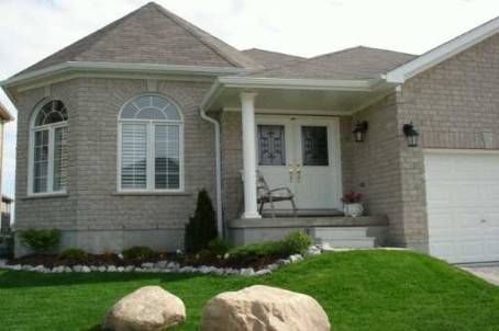 19 Falcon Cres, Barrie, L4N0Y9 | Image 2