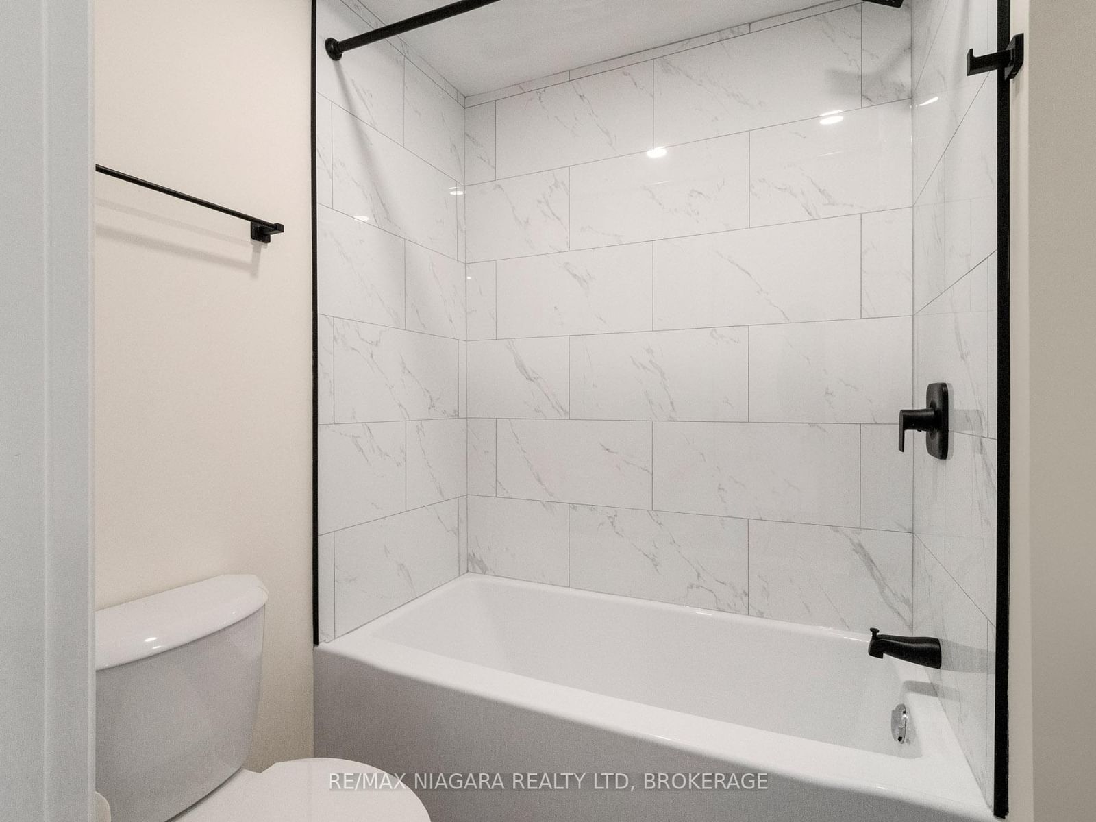 132 Waterloo Street, Unit UNIT#3 - Photo 4