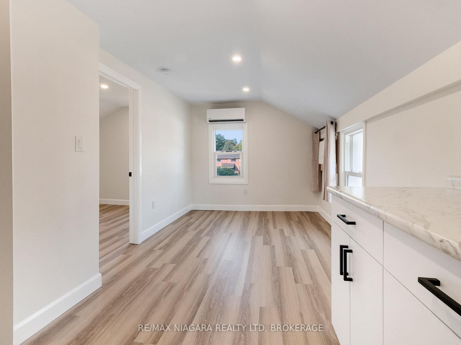 132 Waterloo Street, Unit UNIT#3 - Photo 6