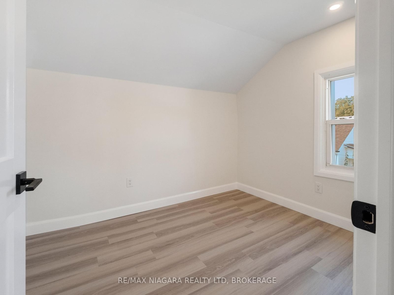 132 Waterloo Street, Unit UNIT#3 - Photo 7