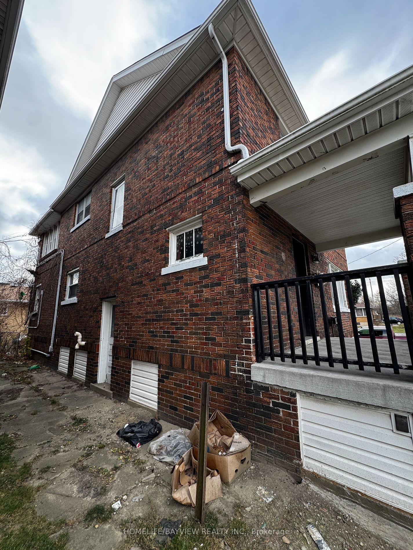 Semi-Detached House sold at 589 Giles Boulevard, Windsor, N9A 6H8 - MLS: X11821571